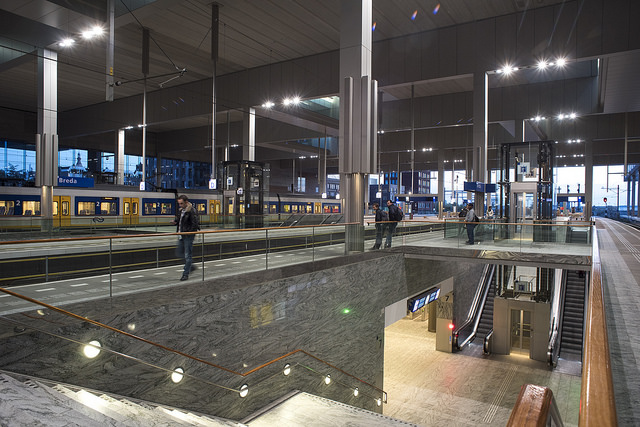 De stationspassage gezien vanaf het perron in Breda. Foto door Nine Creative Agency. 
